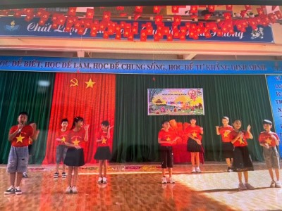 TRƯỜNG TH&THCS MÊ LINH TỔ CHỨC HOẠT ĐỘNG NGOẠI KHÓA “VUI HỘI TRĂNG RẰM” NĂM HỌC 2025-2026