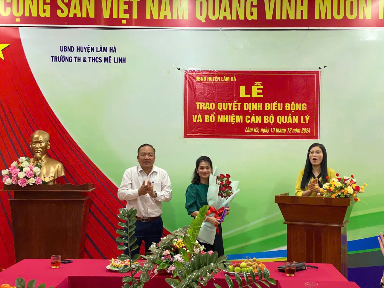 Lễ công bố Quyết định điều động cô Nguyễn Thị Mỹ Hà, giáo viên trường TH Nam Ban II đến nhận công tác và giữ chức vụ Phó Hiệu trưởng trường TH&THCS Mê Linh.