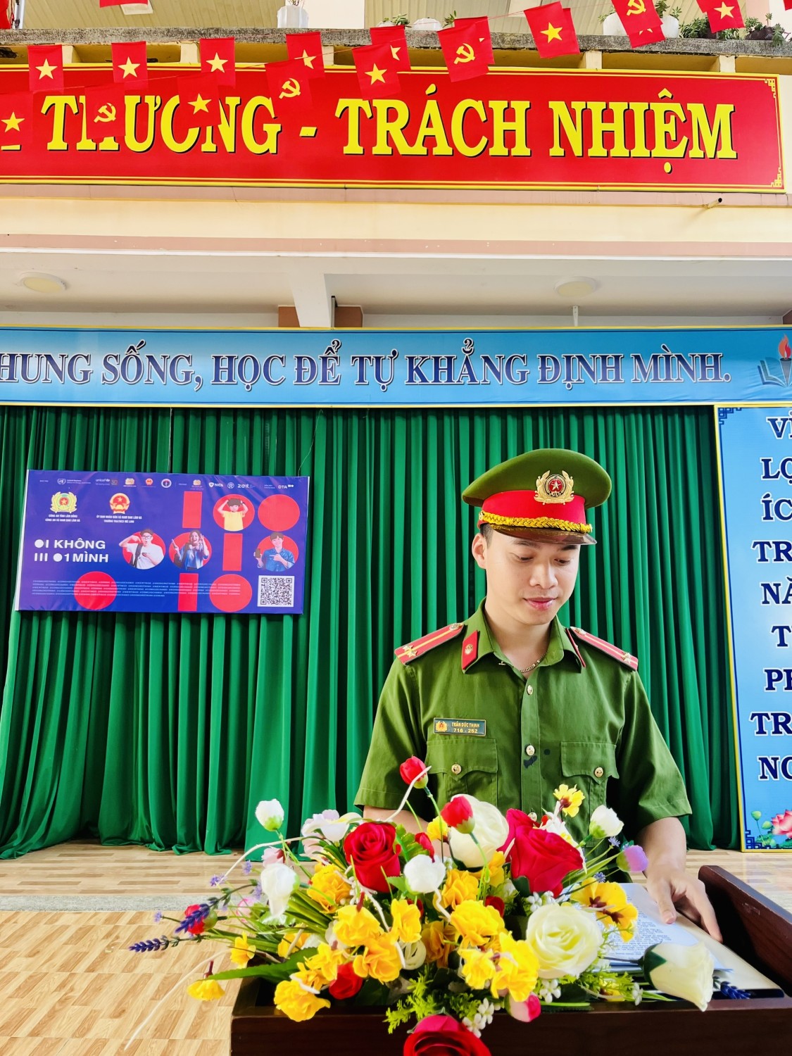 **TRƯỜNG TH&THCS MÊ LINH PHỐI HỢP VỚI CÔNG AN XÃ NAM BAN LÂM HÀ TRIỂN KHAI CHIẾN DỊCH “KHÔNG MỘT MÌNH”