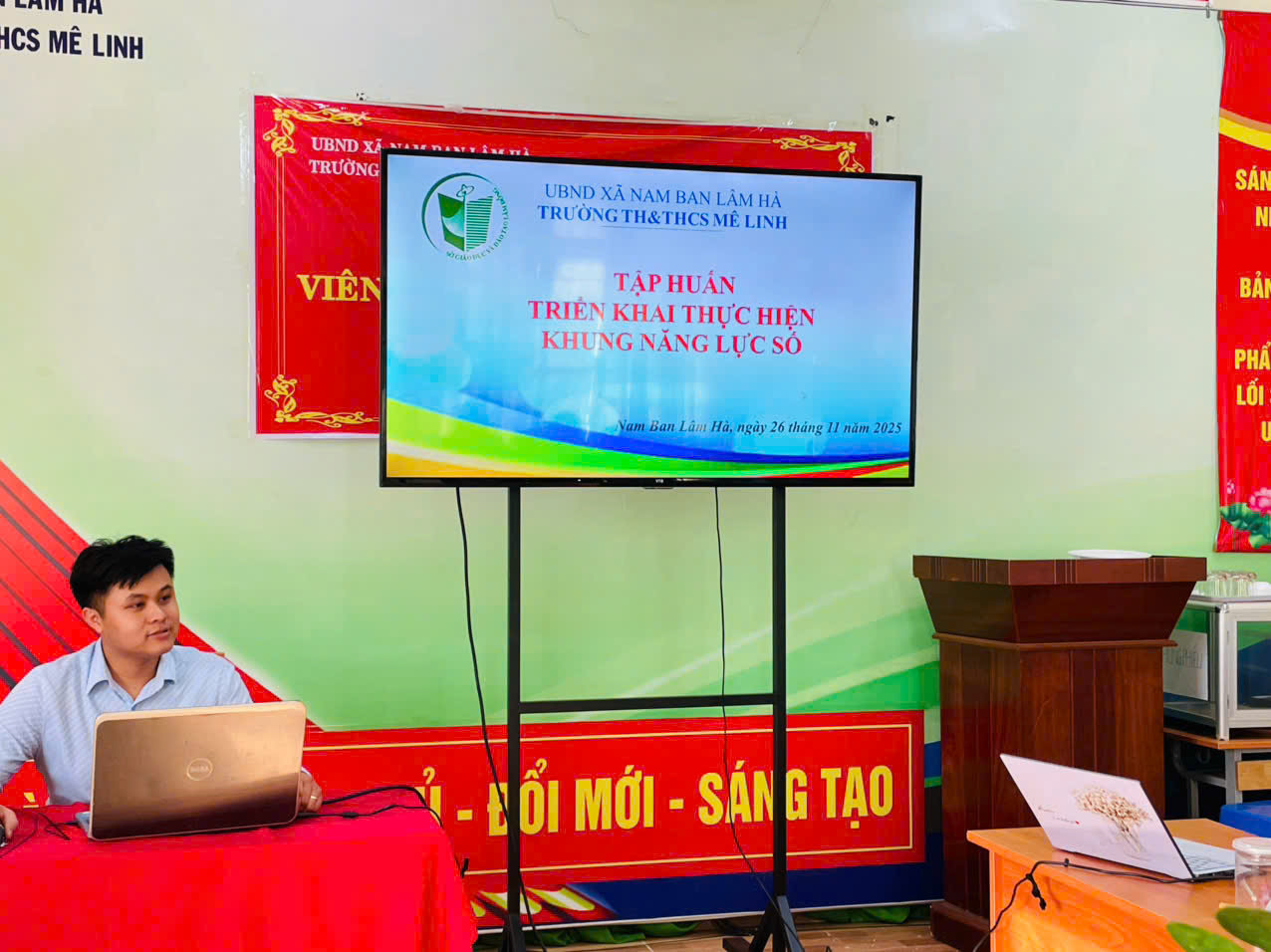 TRƯỜNG TH&THCS MÊ LINH TỔ CHỨC TẬP HUẤN TRIỂN KHAI THỰC HIỆN KHUNG NĂNG LỰC SỐ CHO CÁN BỘ, GIÁO VIÊN